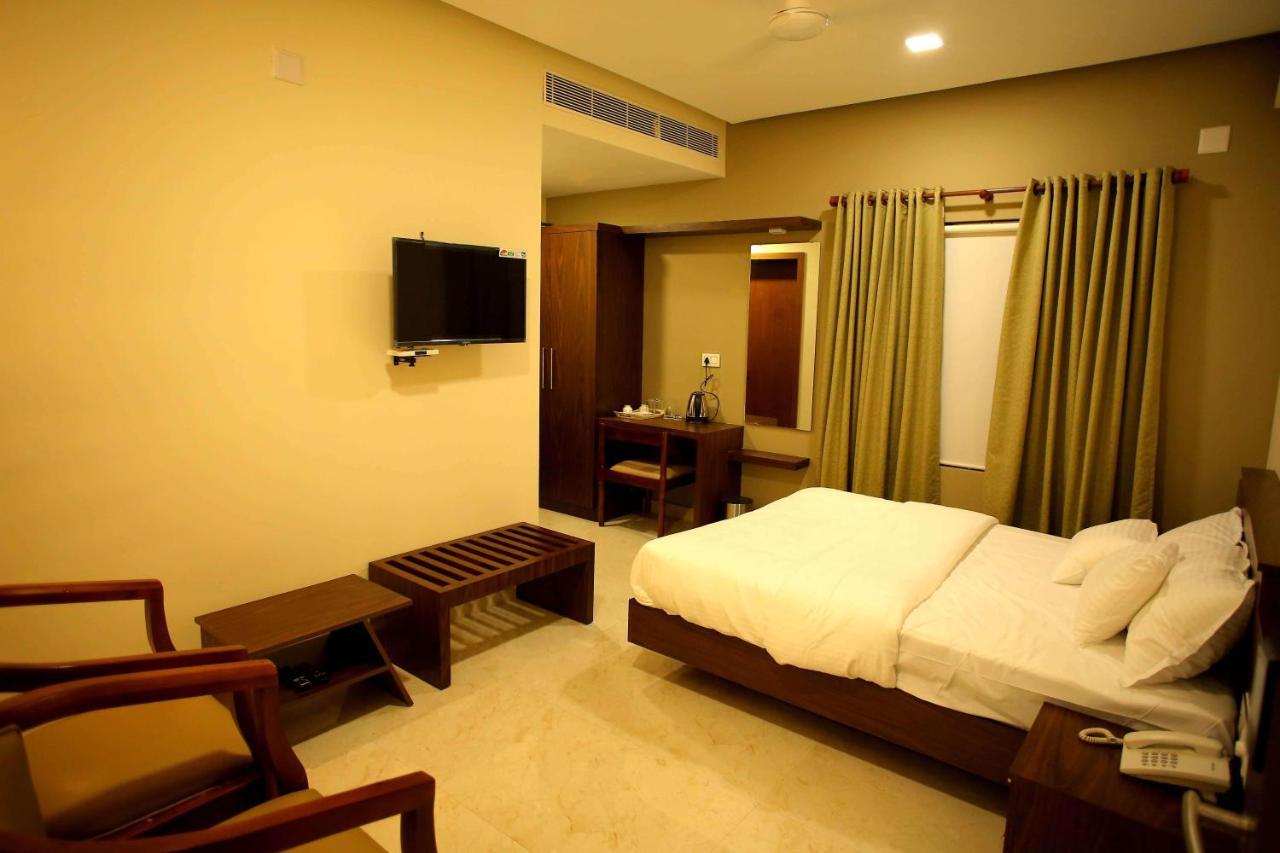 Kira Palace Residency Hotel Ernakulam Eksteriør billede