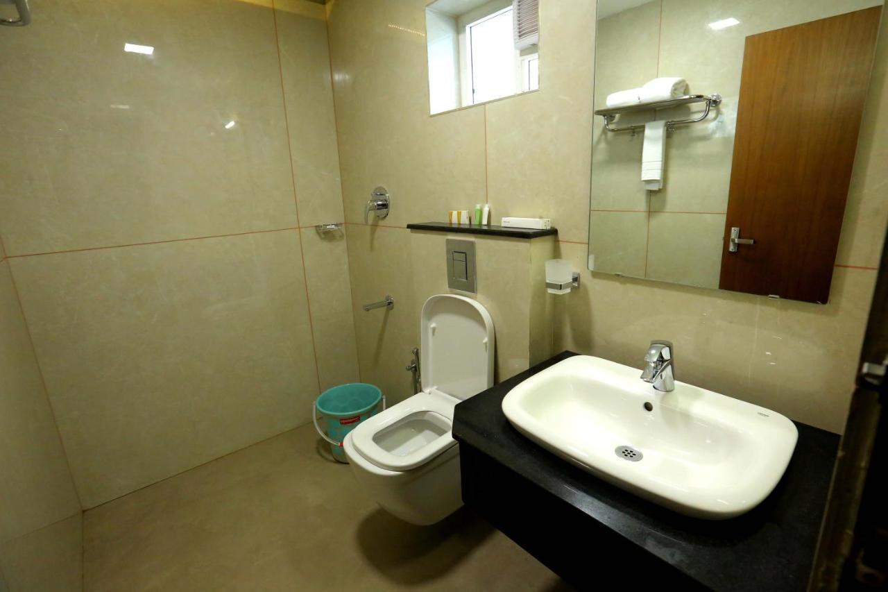 Kira Palace Residency Hotel Ernakulam Eksteriør billede