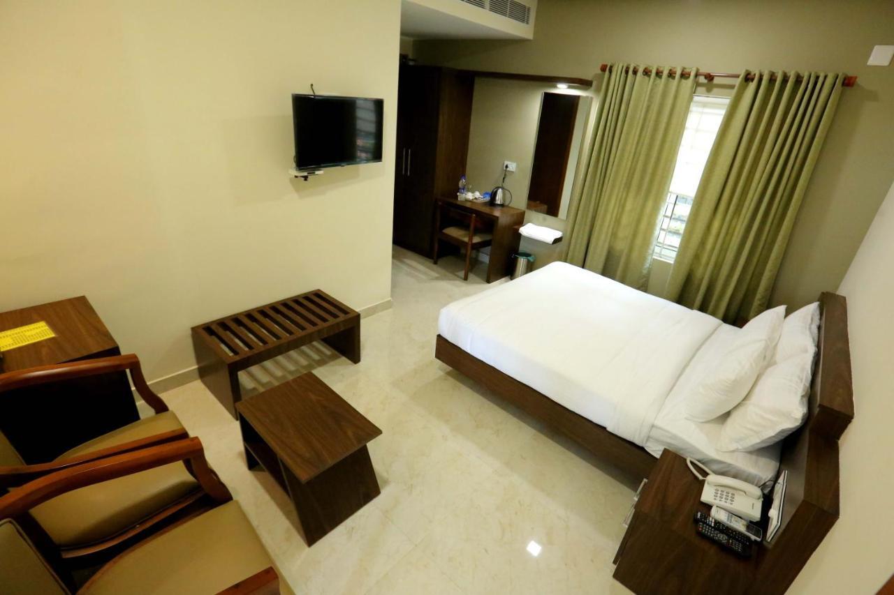 Kira Palace Residency Hotel Ernakulam Eksteriør billede