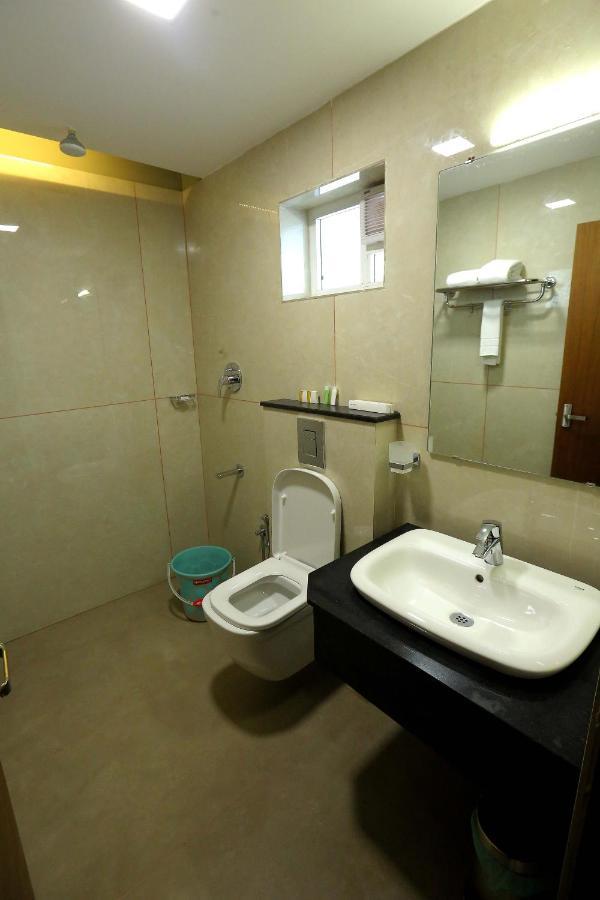 Kira Palace Residency Hotel Ernakulam Eksteriør billede