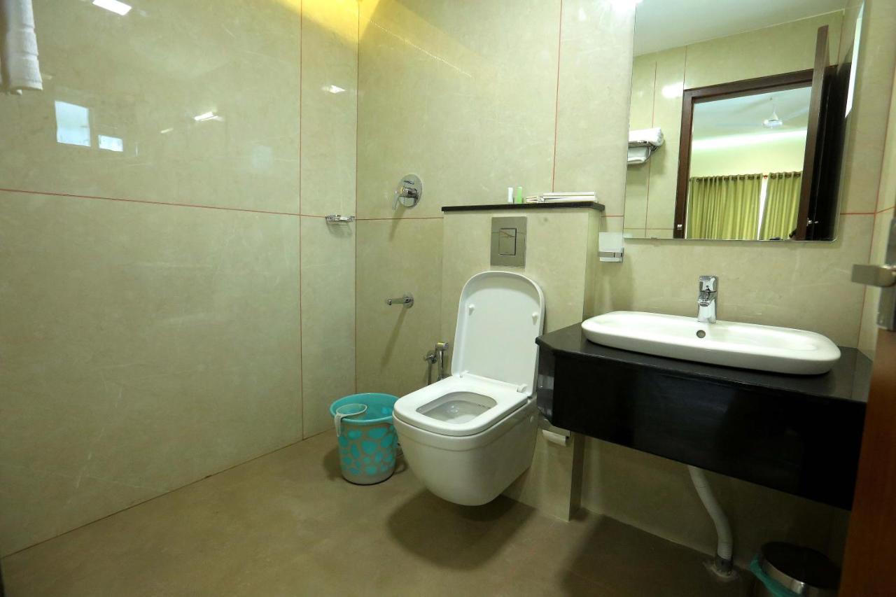 Kira Palace Residency Hotel Ernakulam Eksteriør billede